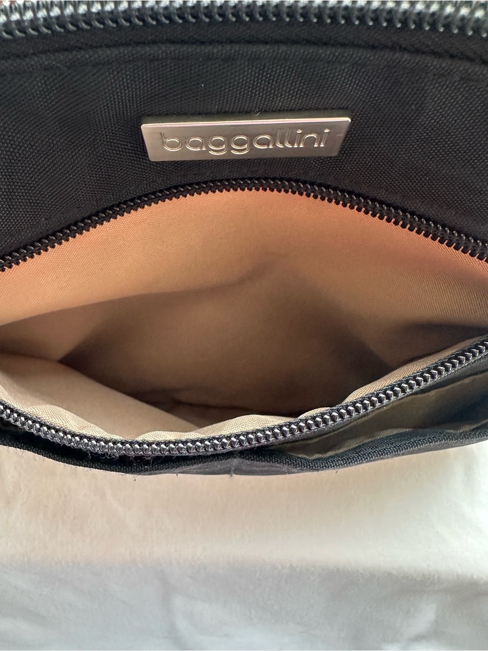 Baggallini Black Crossbody. - Picture 11 of 12